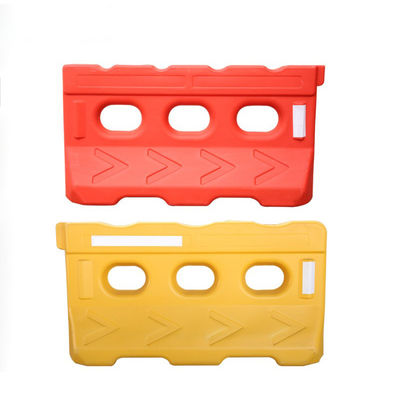 Barriere stradali esterne piene d'acqua Traffico di plastica rosso Barriere stradali di sicurezza