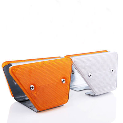 Barriere di protezione stradale con norma EN124 e materiale in PVC con riflettore di segnalamento stradale
