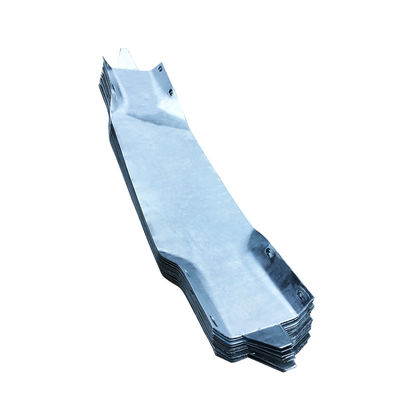 Sicurezza del traffico laminato a caldo Cornice di protezione stradale metallica Usata fine tampone per la sicurezza stradale