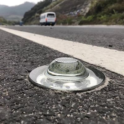 Sicurezza stradale Alta luminosità Pavimento Marcatore sollevato Riflettente vetro a led Road Stud