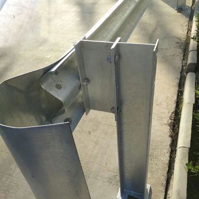 Sistema anti-corrosione galvanizzato a caldo per la protezione stradale