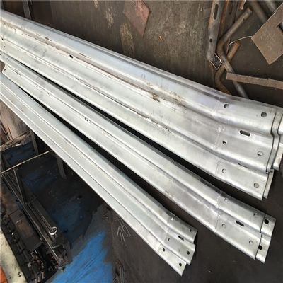 Sicurezza stradale Ferrovia di protezione galvanizzata a scarico a caldo con fine curva con certificato ISO9001 2000