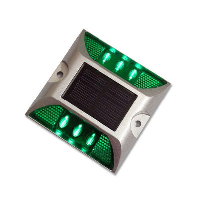 Acqua resistente all'alluminio solare incorporato occhi di gatto Road Stud per segno di coni strada 104 * 123 * 23mm