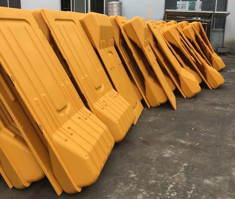 Barriere stradali esterne piene d'acqua Traffico di plastica rosso Barriere stradali di sicurezza