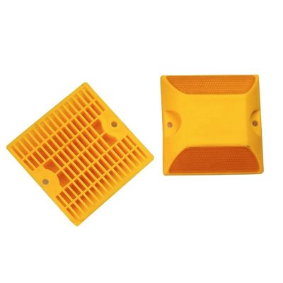 Sicurezza del traffico Plastico riflettente in giallo 100X100X20mm per la sicurezza del traffico