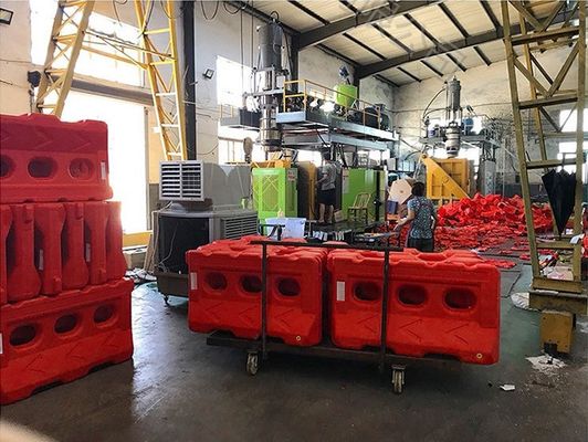 Sicurezza stradale Barriera idrica in plastica PE per la gestione del traffico sulle autostrade