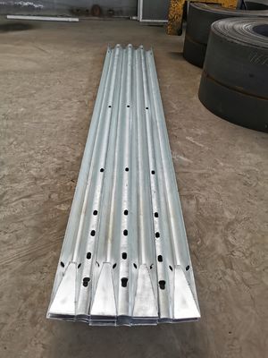 W Barricata di protezione del fascio AASHTO M-180 Standard e 550-600 g/m2 Rivestimento di zinco per la sicurezza stradale