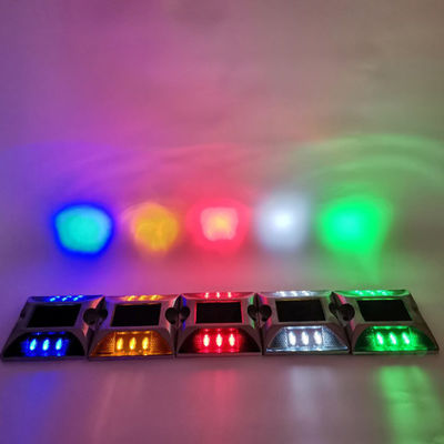 Indicatore stradale a cono in alluminio con nastro riflettente a LED