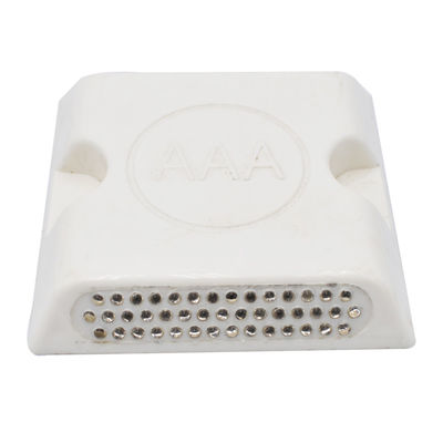 Segnale stradale a cono Equipaggiamento di sicurezza stradale 100X100X20mm Quadrato di plastica riflettente Road Stud