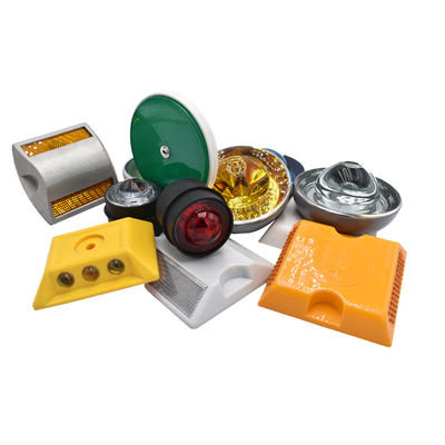 Segnale stradale a cono Equipaggiamento di sicurezza stradale 100X100X20mm Quadrato di plastica riflettente Road Stud