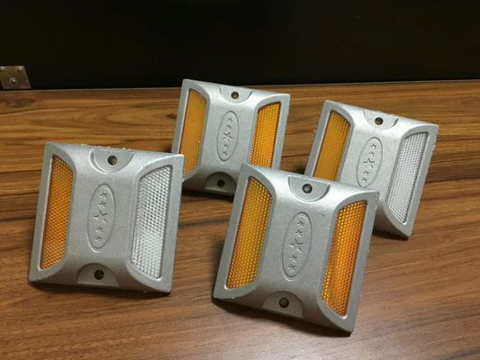 Dimensioni personalizzate di alluminio fuso per la strada con occhio di gatto riflettente con altezza di 50 cm