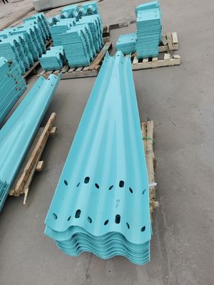 Protezione autostradale Q235 Q345 Galvanizzato a caldo laminato a freddo Dimensione del corrimano di protezione in acciaio