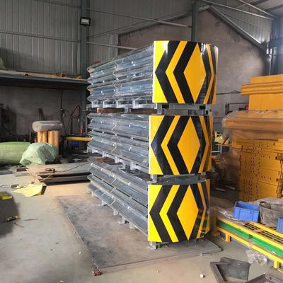 Q235 Q345 cuscino di collisione Barriera in acciaio per la sicurezza del traffico ISO9001 2000 Certificato e resistente