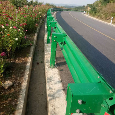Barriera antincollisione galvanizzata con rivestimento in zinco personalizzato