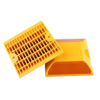 Stagno stradale riflettente di plastica per la sicurezza stradale e la gestione del traffico