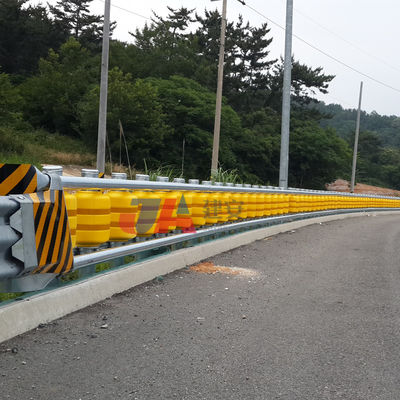 Q235 Q345 EVA ISO Standard PU e PVC Safety Roller Guardrail Crash Barrier Barriera rotante