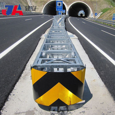 Barriera anti-incidente galvanizzata e rivestita in polvere per la sicurezza del traffico stradale