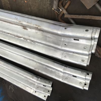 Protezione esteriore rivestita in polvere Protezione stradale Righe di protezione Ancoraggio fine con finitura galvanizzata