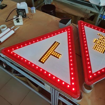 Tabella di segnale di sicurezza del traffico a foglio riflettente personalizzata con opzioni di alta visibilità