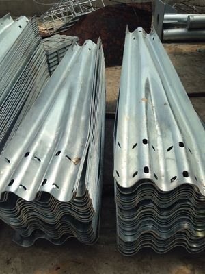 Righe di protezione per autostrade W con rivestimento galvanizzato immerso a caldo e lunghezza personalizzata