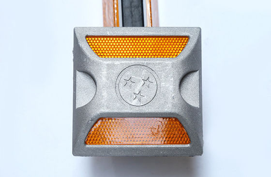 G105 LED Solar Aluminum Highway Road Stud Alta visibilità e certificazione IP68