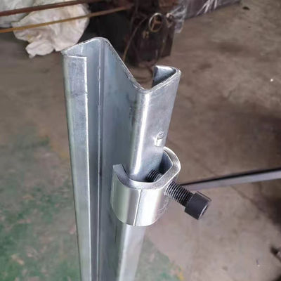 Corrimano di sicurezza per autostrade AASHTO M-180 Posture a forma di Z con materiale in acciaio inossidabile resistente