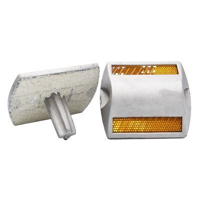 End G105 Giallo Cast Aluminum Square Road Stud per la sicurezza stradale 100*100*20mm Dimensione