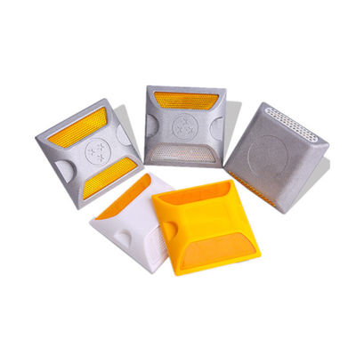 End G105 Giallo Cast Aluminum Square Road Stud per la sicurezza stradale 100*100*20mm Dimensione