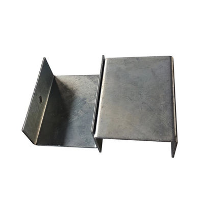 Q235 Q345 Flex Beam Guardrail GI Sicurezza stradale Trapezoidale U Spacer
