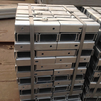 Q235 Q345 Flex Beam Guardrail GI Sicurezza stradale Trapezoidale U Spacer
