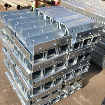Q235 Q345 Flex Beam Guardrail GI Sicurezza stradale Trapezoidale U Spacer