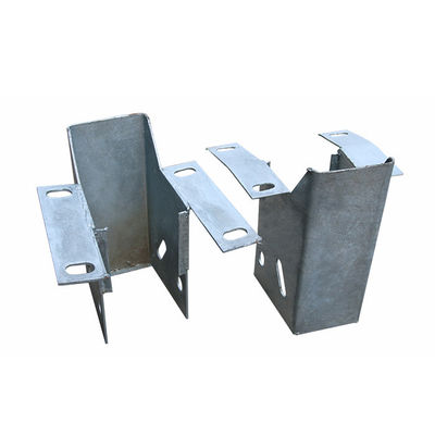 Sicurezza stradale W Beam Guardrail con rivestimento galvanizzato immerso a caldo e design personalizzato