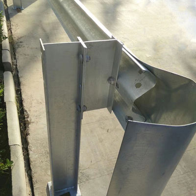 Posti e spaziatori H galvanizzati e rivestiti in polvere per l'installazione di corrimano AASHTO M-180