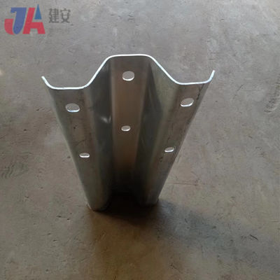 Sicurezza all'aperto Q235 Q345 Galvanizzato Aashto M180 W Righe di protezione per autostrade in vendita