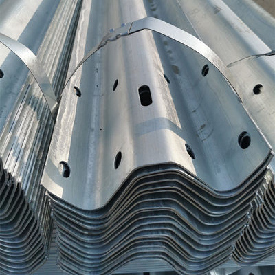 Righe di protezione per autostrade galvanizzate a traccia W certificata standard AASHTO M-180 per acciaio Q235 Q345