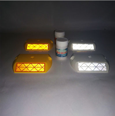 LED Plastico occhio di gatto luce riflettente Solar Road Stud realizzato in PVC altamente visibile