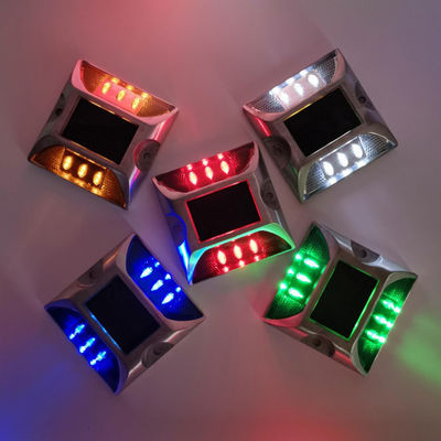 Segnale di avvertimento marchio di strada rosso LED Solar Cat Eye Road Stud per una maggiore sicurezza