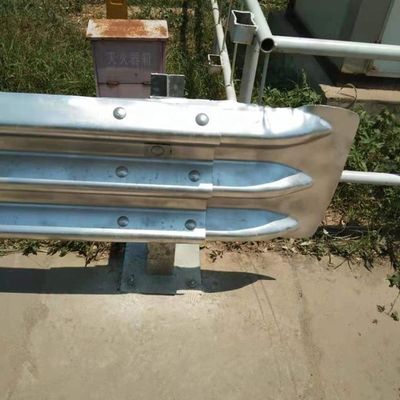 Sicurezza all'aperto Autostrada galvanizzata di acciaio Righe di protezione Ponte fine con la sicurezza del traffico