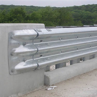 Sicurezza all'aperto Autostrada galvanizzata di acciaio Righe di protezione Ponte fine con la sicurezza del traffico