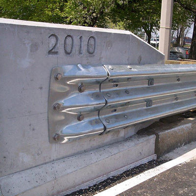 Sicurezza all'aperto Autostrada galvanizzata di acciaio Righe di protezione Ponte fine con la sicurezza del traffico