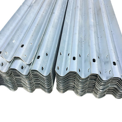 Tecnologia laminata a caldo galvanizzata a freddo Barriere di sicurezza stradale con finitura rivestita in polvere