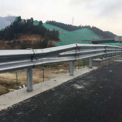 Rivestimento di zinco personalizzato AASHTO M180 Righe di sicurezza stradale in acciaio galvanizzato