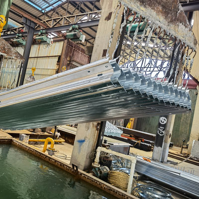 Galvanizzato Q235 Q345 W Righe ondulate di metallo per autostrade