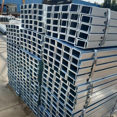 Barriera anti-incidente in acciaio zincato galvanizzato a caldo Righe di protezione U Spacer per una sicurezza stradale sicura