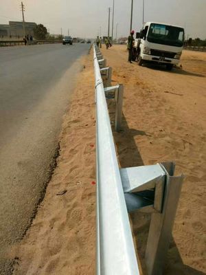 Bloccante di scatole corrugate galvanizzate a caldo e W-Beam Highway Guardrail personalizzato
