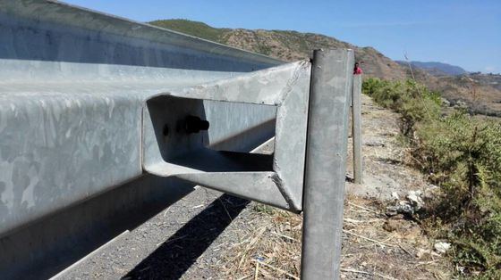 Bloccante di scatole corrugate galvanizzate a caldo e W-Beam Highway Guardrail personalizzato