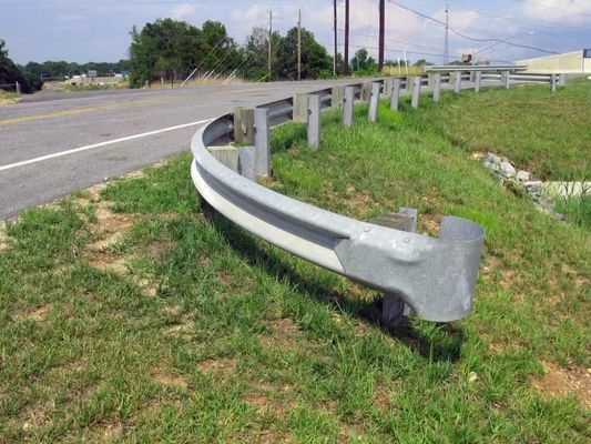 Certificato CE/BV/ISO AASHTO M-180 Autostrada di guardia di corrimano e spaziatore per la barriera di traffico