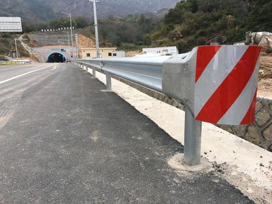 ISO9001 2000 Certificato Q235 Q345 ASTM Standard Highway Guardrail Terminal End Traffic Barrier