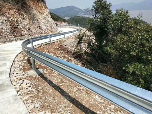 Barriera del traffico autostradale W Barriera di protezione del tracciato di acciaio galvanizzato per la sicurezza