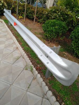 Dimensioni personalizzate Terminale di coda di pesce in acciaio galvanizzato per prestazioni di sicurezza stradale